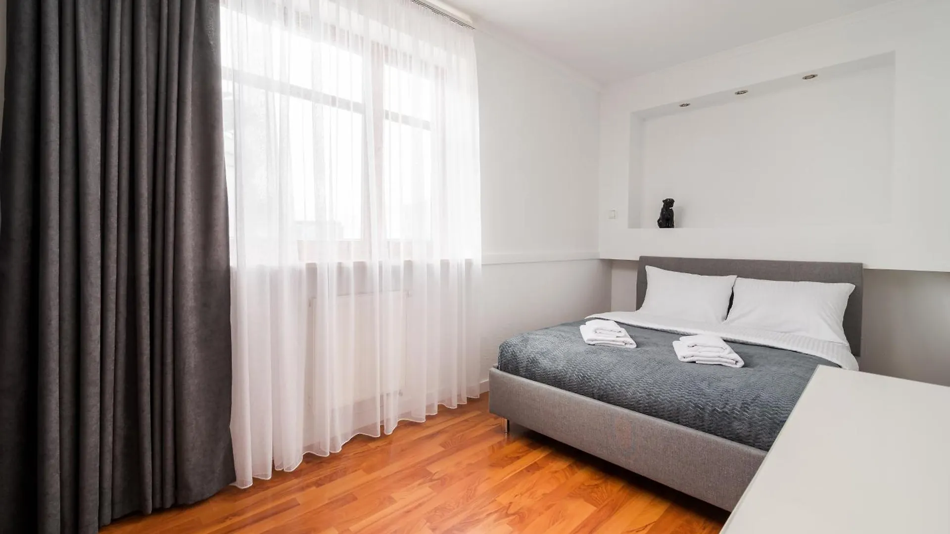 Metro Wilanowska 2-Bedroom Apartment Βαρσοβία