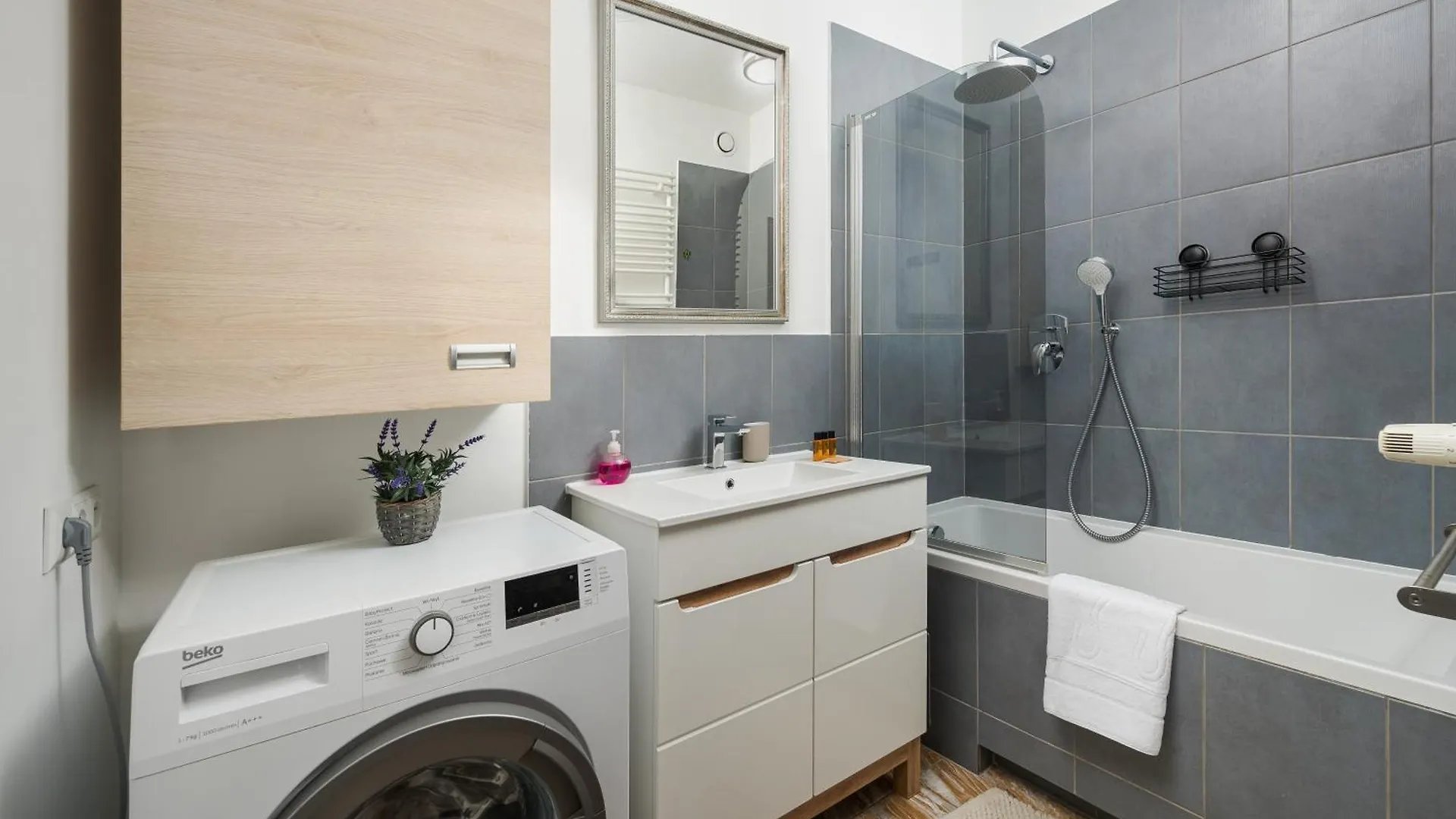 Metro Wilanowska 2-Bedroom Apartment Βαρσοβία