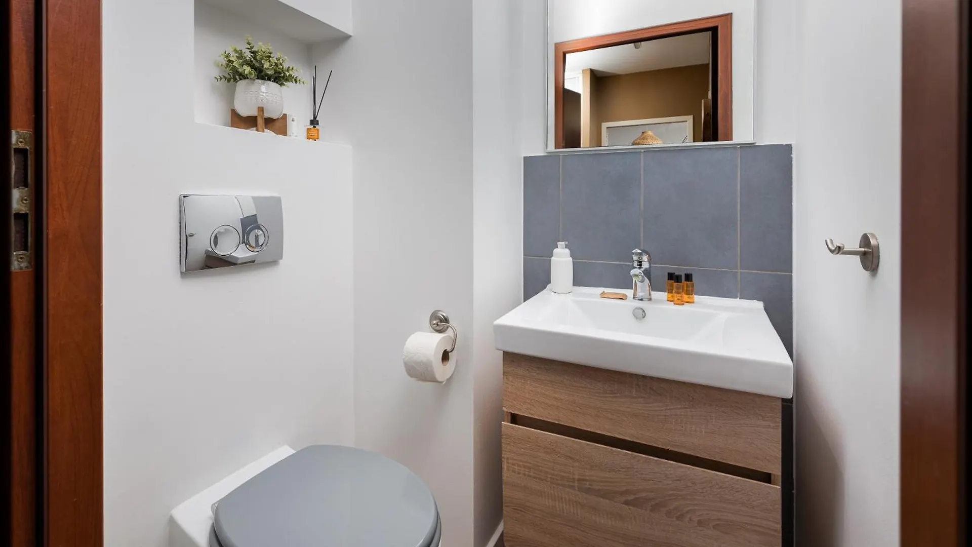 Metro Wilanowska 2-Bedroom Apartment Βαρσοβία