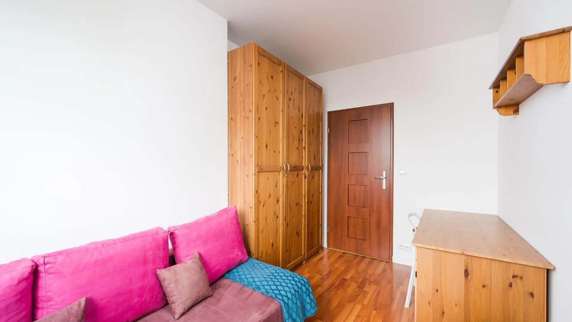 Metro Wilanowska 2-Bedroom Apartment Βαρσοβία