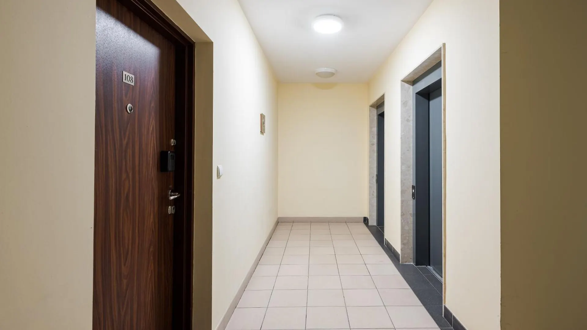 Metro Wilanowska 2-Bedroom Apartment Varsovia Polonia
