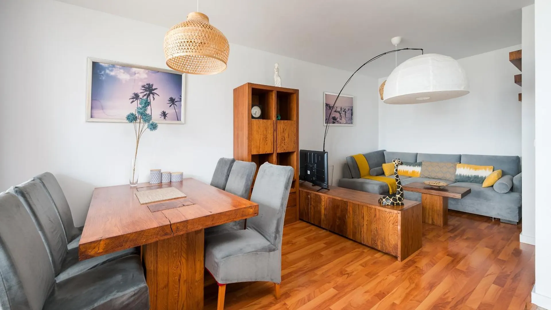 Metro Wilanowska 2-Bedroom Apartment Varsovia