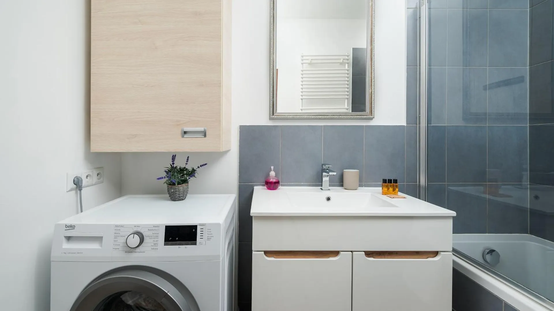 Metro Wilanowska 2-Bedroom Apartment Varsovia Polonia