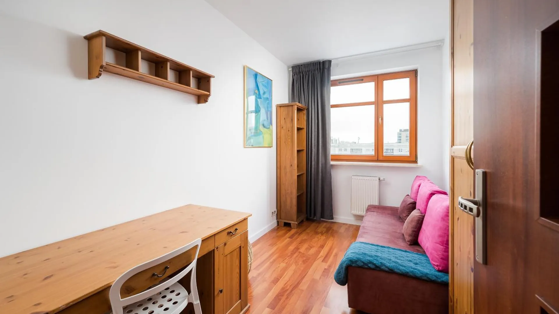 Metro Wilanowska 2-Bedroom Apartment Varsovia