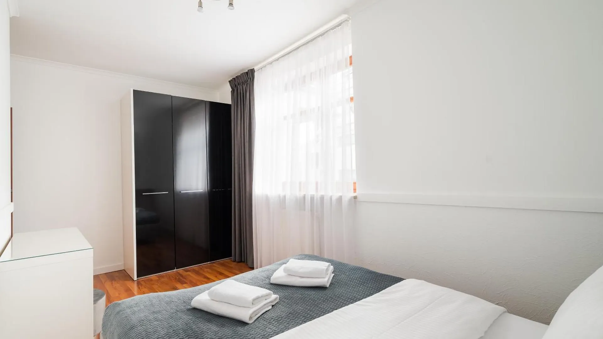Metro Wilanowska 2-Bedroom Apartment Varsovia Polonia