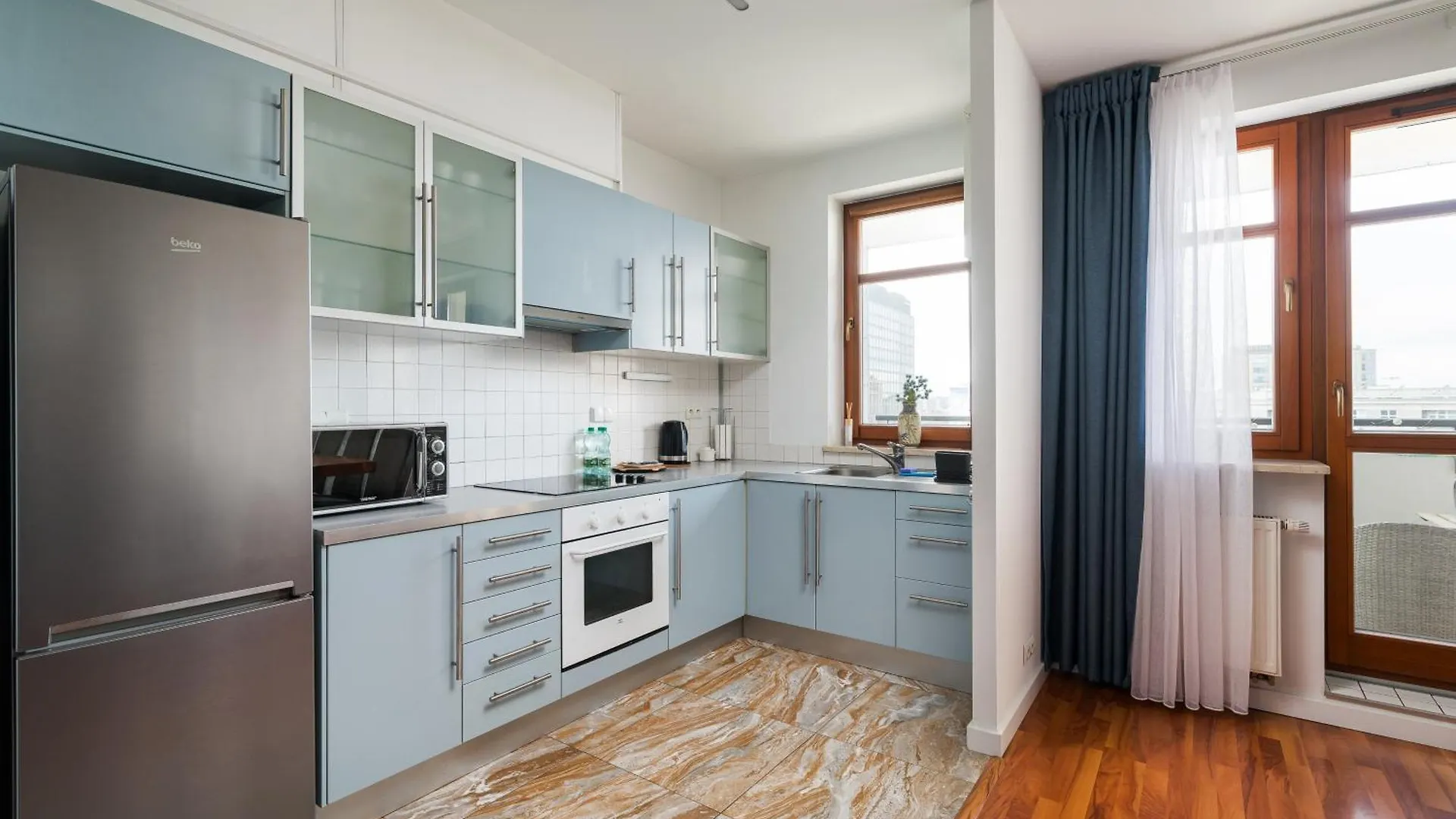 Metro Wilanowska 2-Bedroom Apartment Varsovia
