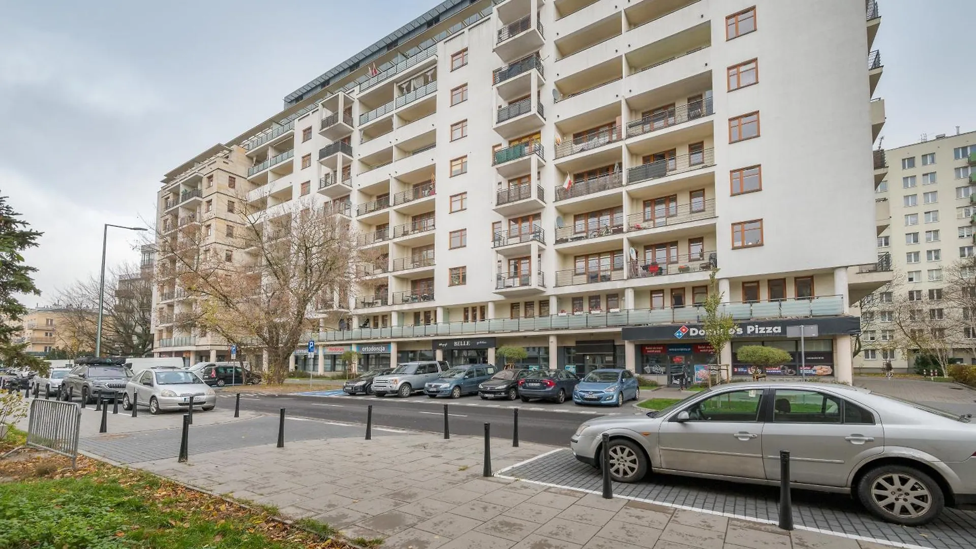 Metro Wilanowska 2-Bedroom Apartment Varsovia